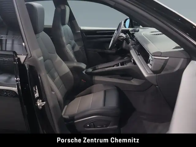 Porsche Macan view 13