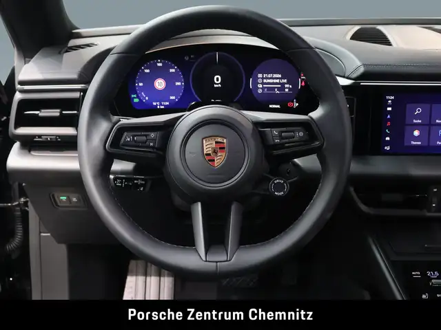 Porsche Macan view 11