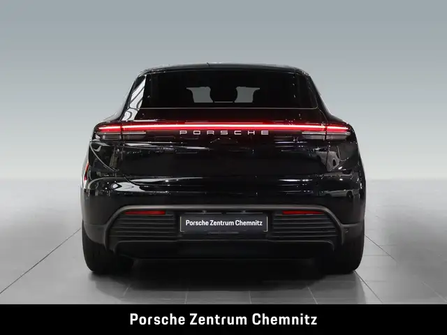 Porsche Macan view 5