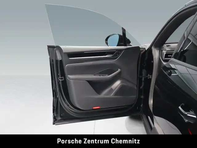 Porsche Macan view 10