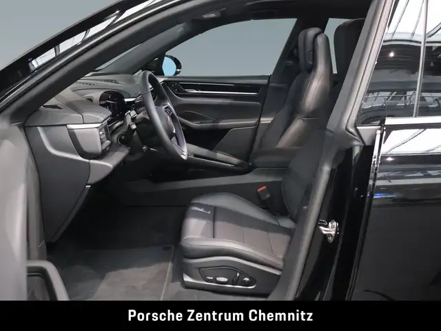 Porsche Macan view 12