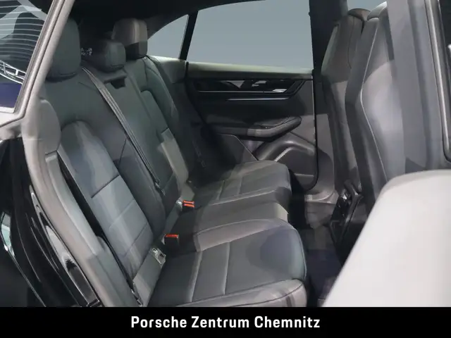 Porsche Macan view 8