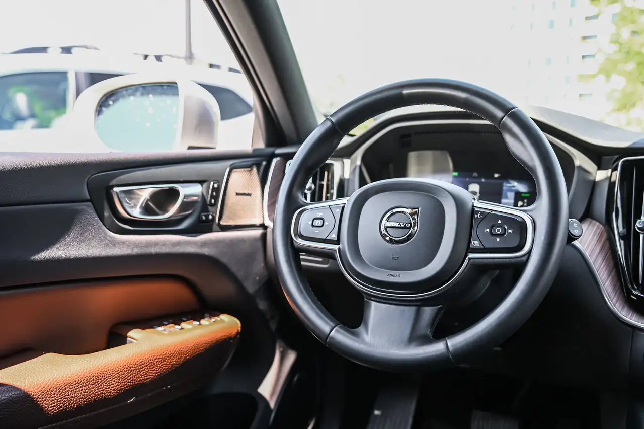 Volvo XC60 снимка Volvo XC60