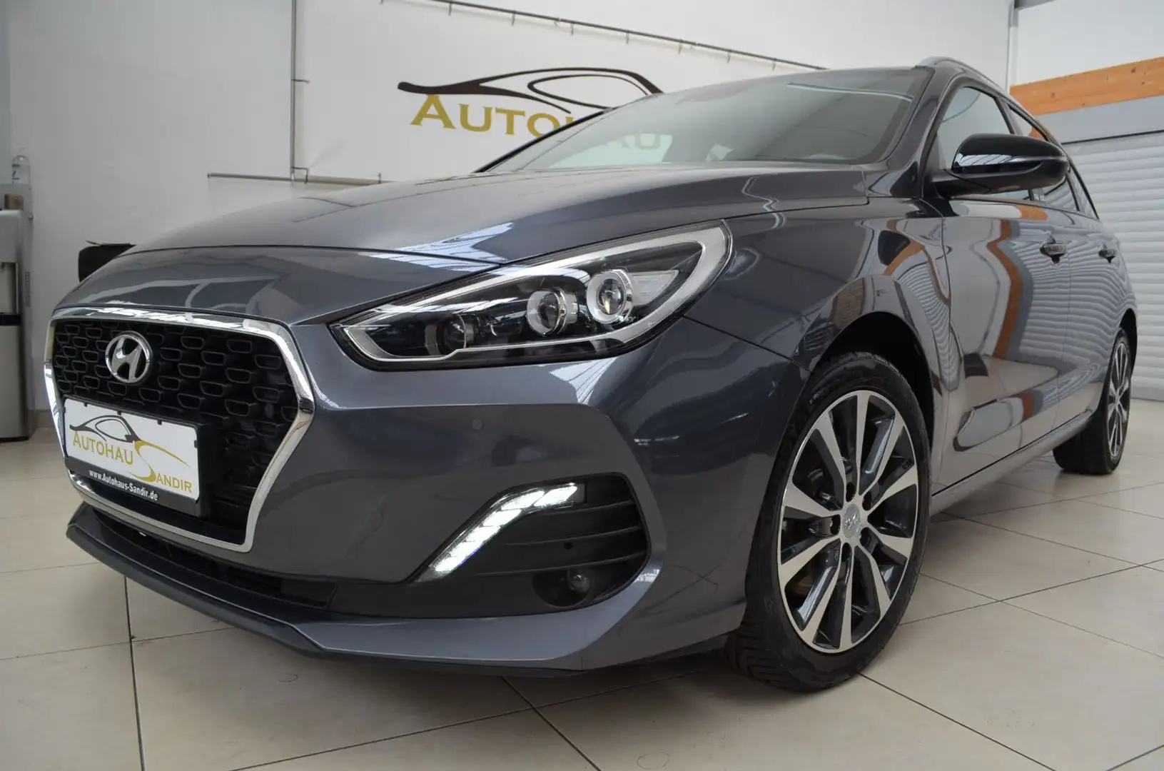 Hyundai i30 cw YES! Plus ~ Navi ~ Cam ~ LED ~Keyles ~PDC Gris - 1