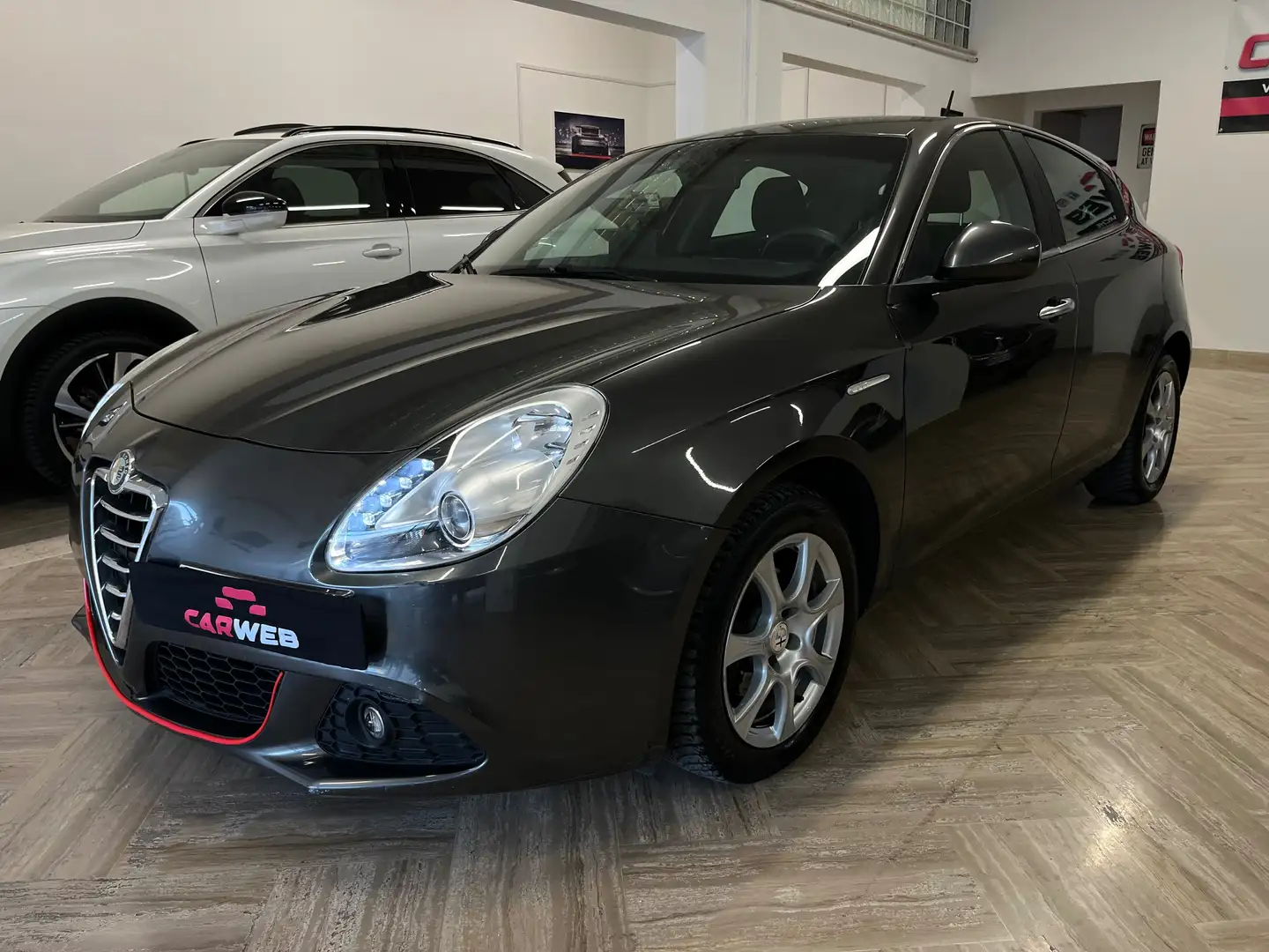 Alfa Romeo Giulietta Giulietta 1.6 jtdm(2) Distinctive Gris - 1