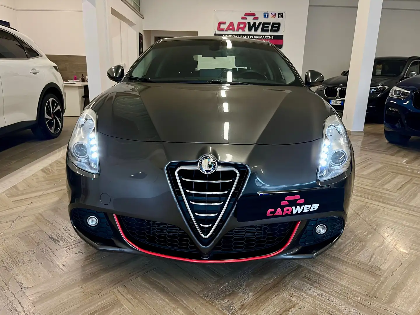 Alfa Romeo Giulietta Giulietta 1.6 jtdm(2) Distinctive Gris - 2
