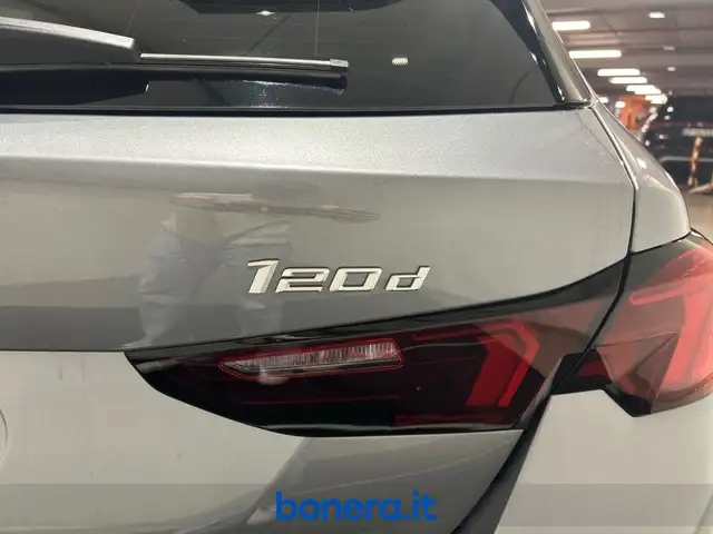 BMW 1 Series view 9