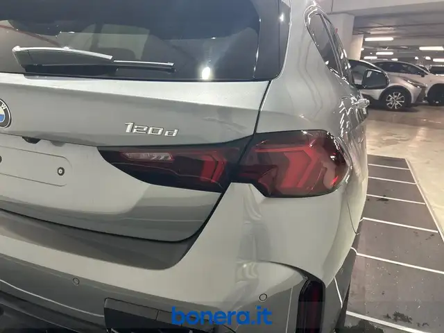 BMW 1 Series view 11