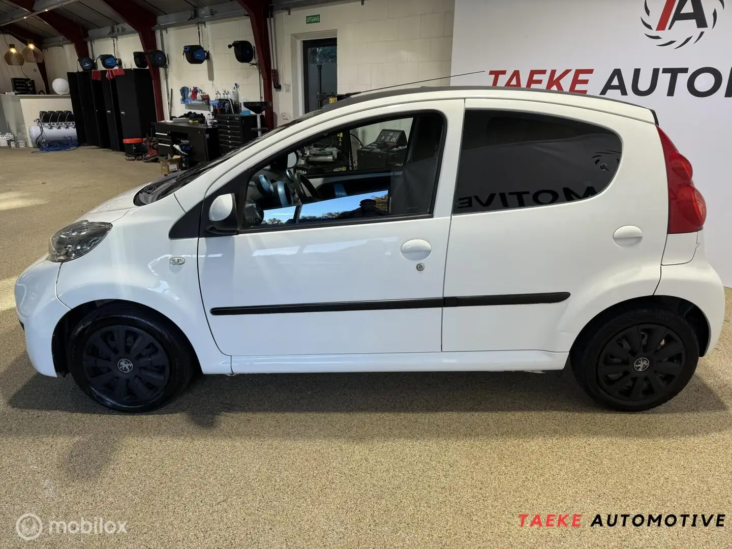 Peugeot 107 1.0-12V Urban Move Airco/Apk Wit - 2