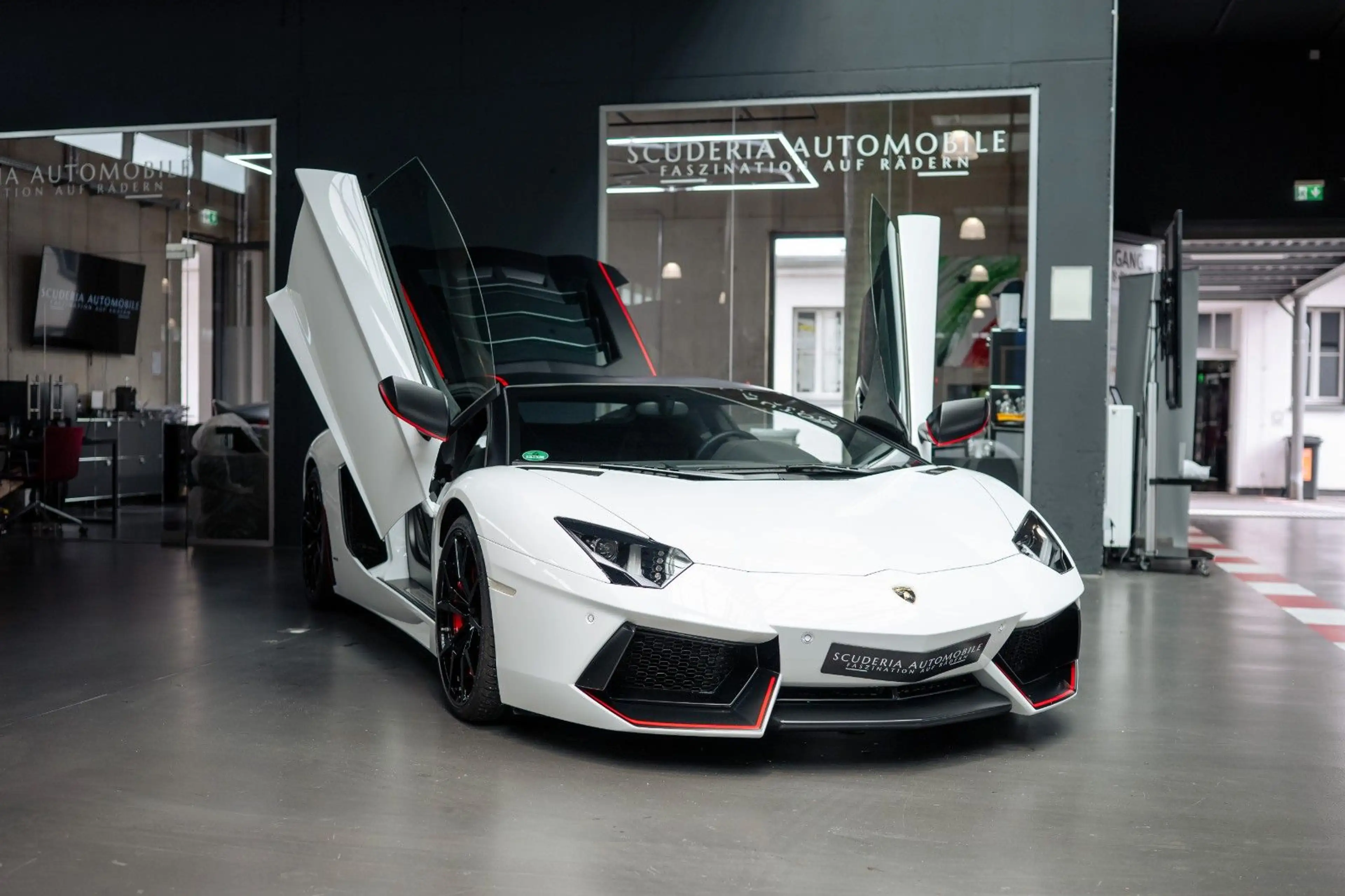 Lamborghini Aventador LP 700-4 Pirelli Edition 1of100 / Lift — photo 2