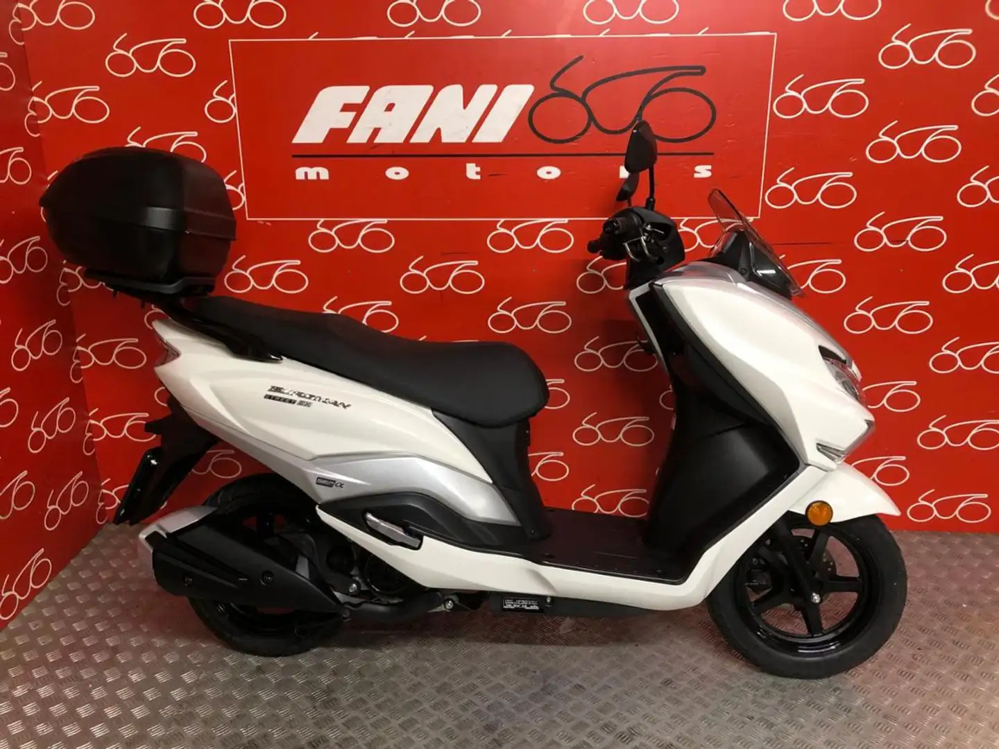 Suzuki Burgman 125 sTREET Executive Bianco - 1