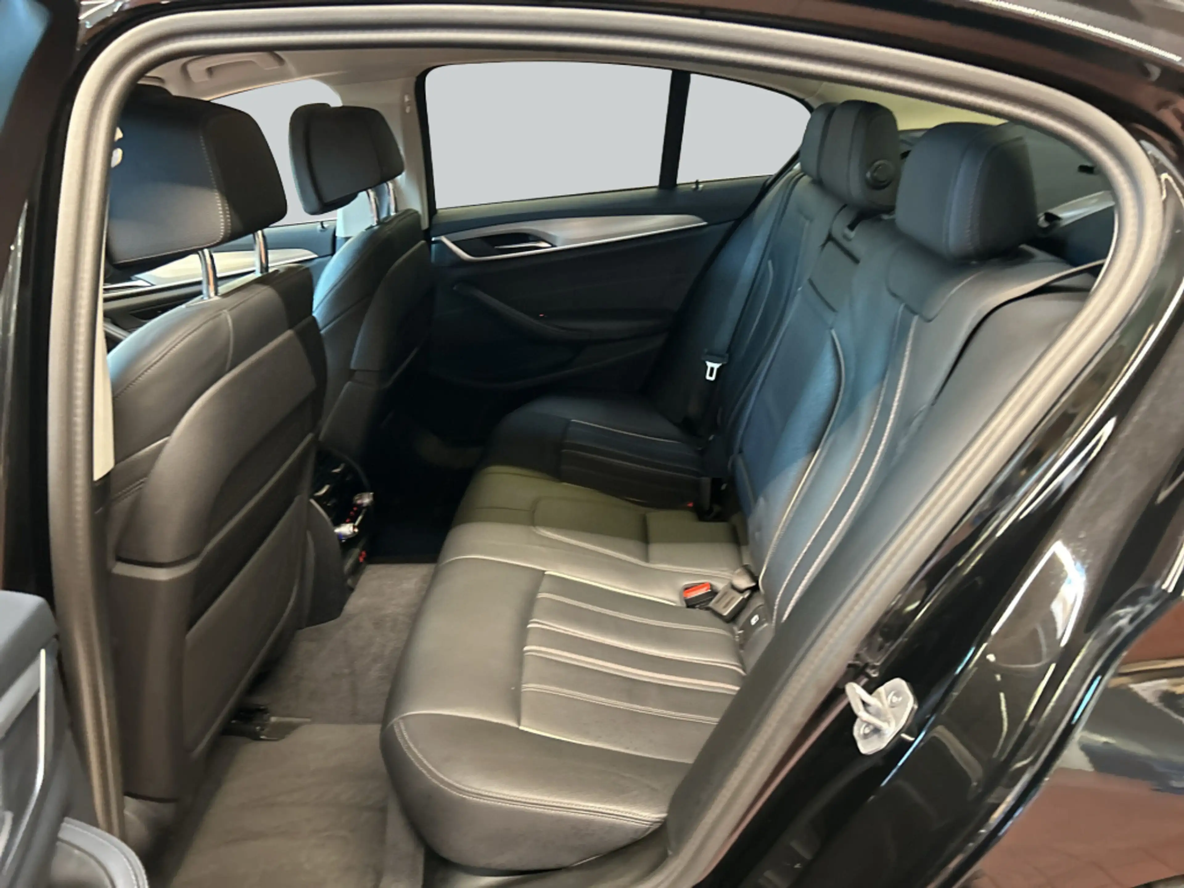 BMW 520 d Aut. Navi HiFi Lenk- und Sitzheizung — photo 12
