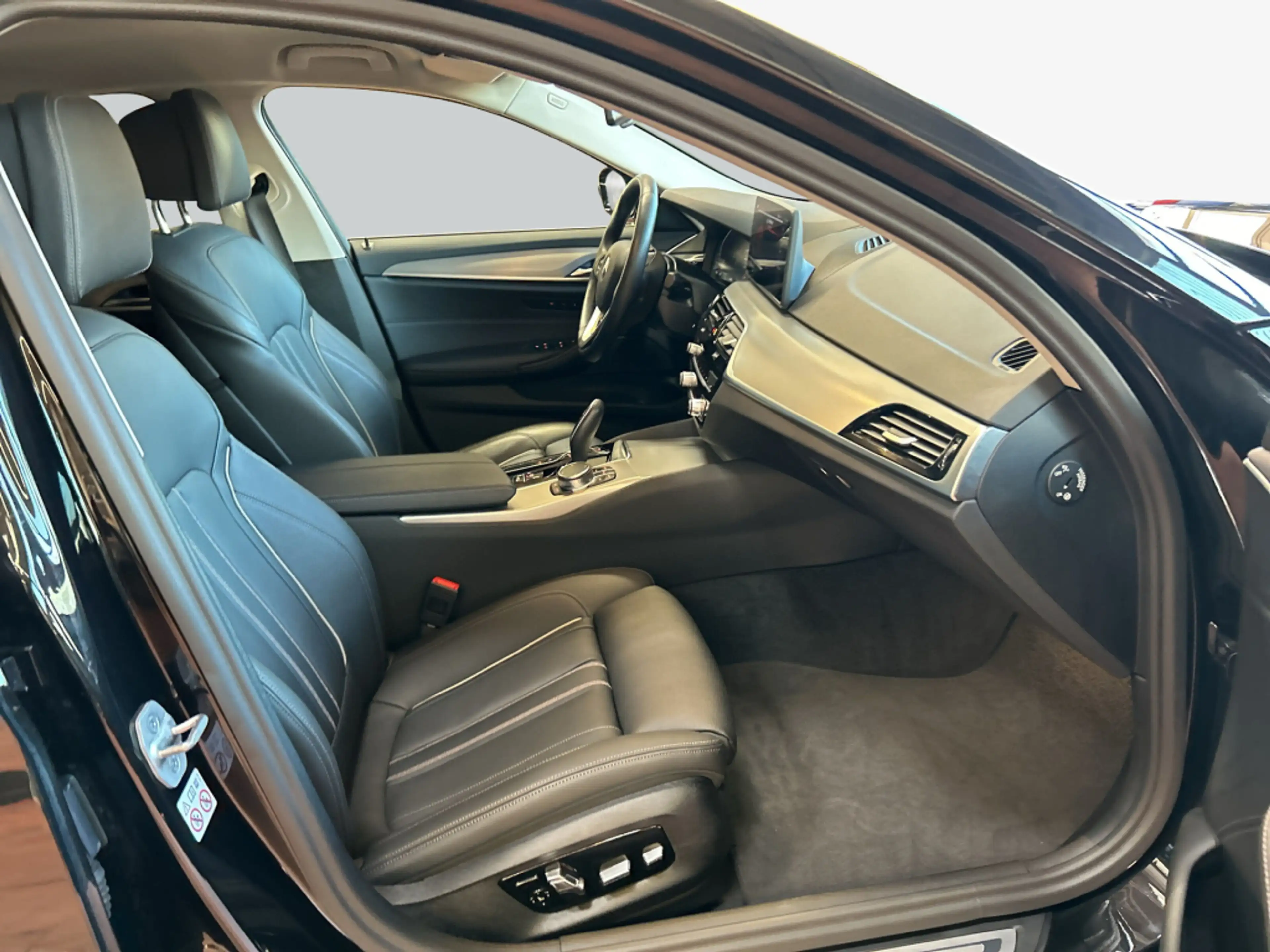 BMW 520 d Aut. Navi HiFi Lenk- und Sitzheizung — photo 13