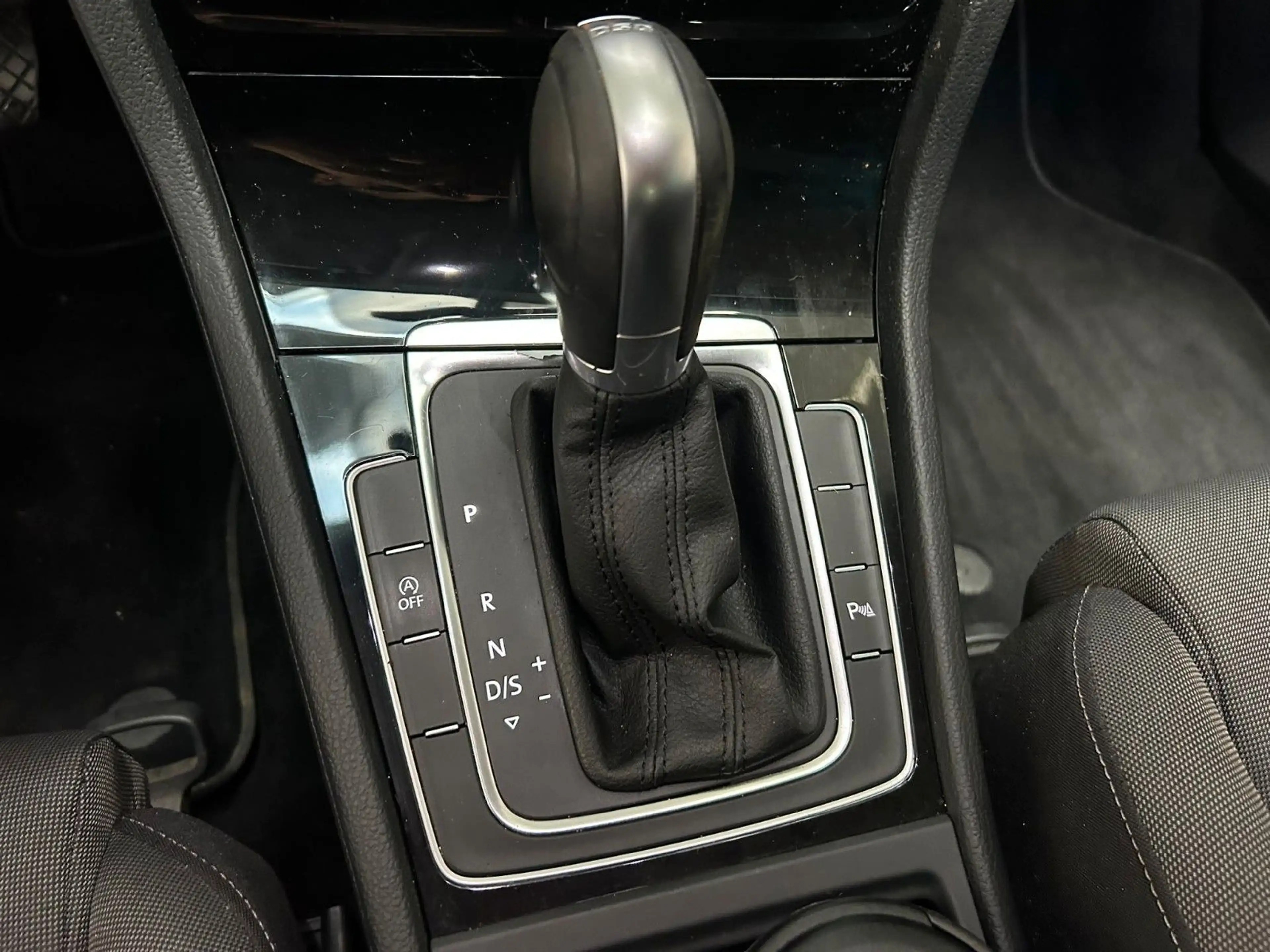 Volkswagen Golf VII Lim. Highline BMT DSG Navi Kamera — photo 13