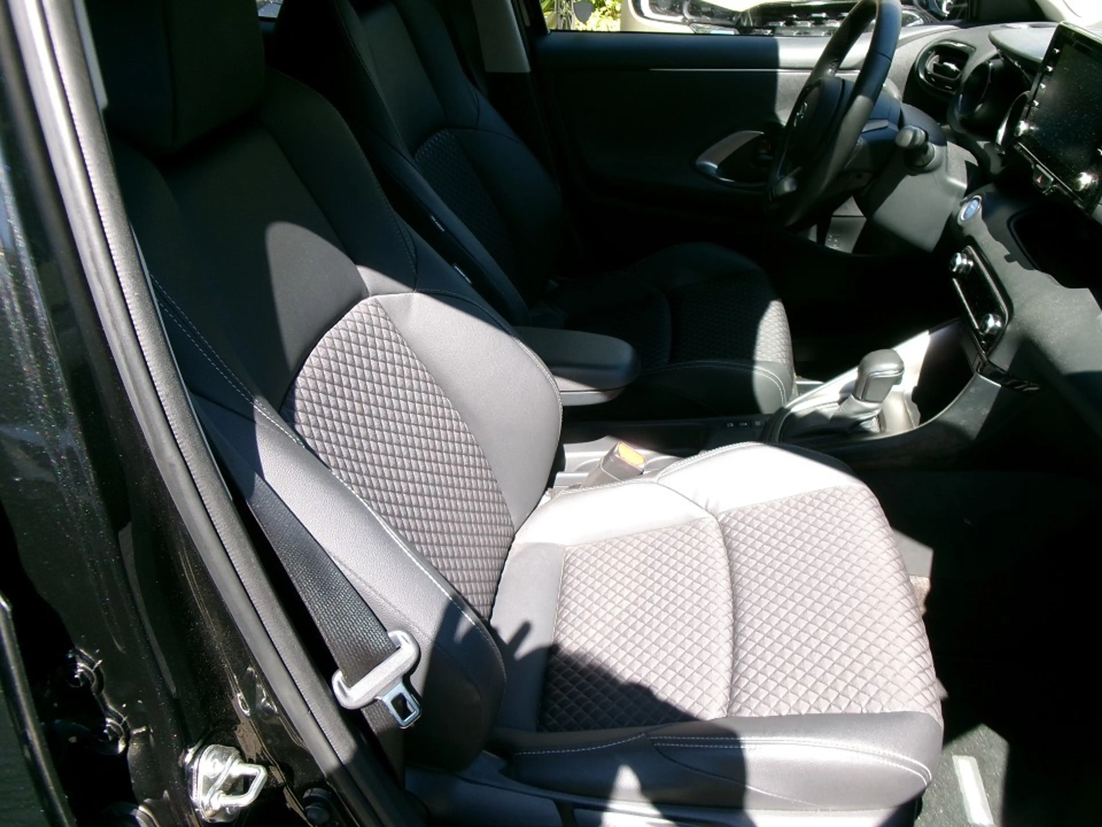Mazda 2 Hybrid 1.5L VVT-i 116 PS AT FWD CVT AL-AGILE COMFO — photo 6