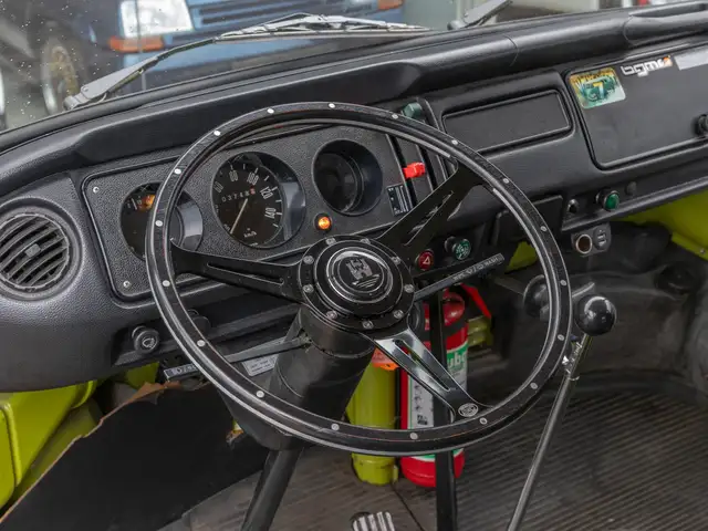 Volkswagen T2 view 6