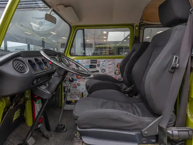 Volkswagen T2 view 14