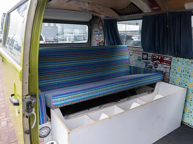 Volkswagen T2 view 26