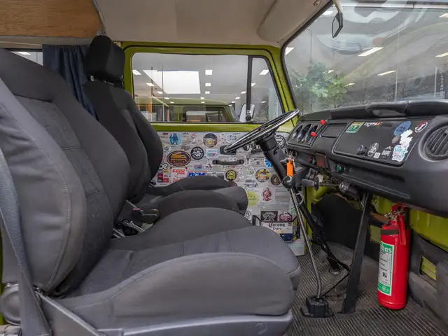 Volkswagen T2 view 21