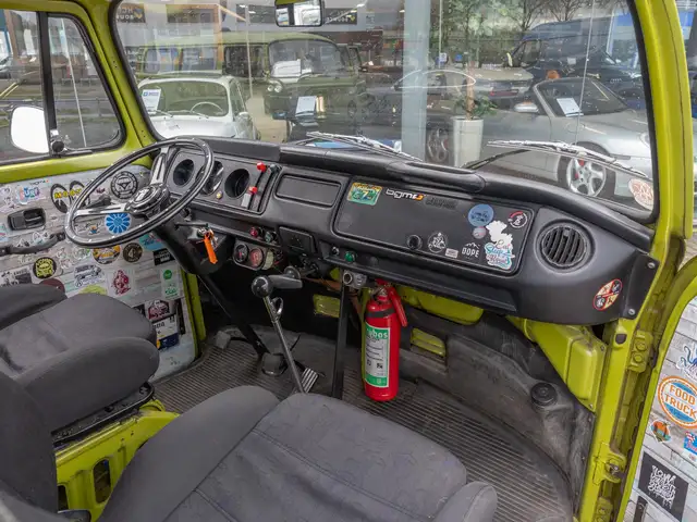 Volkswagen T2 view 4