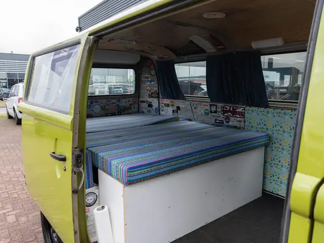 Volkswagen T2 view 24
