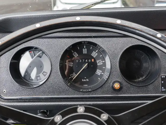 Volkswagen T2 view 16