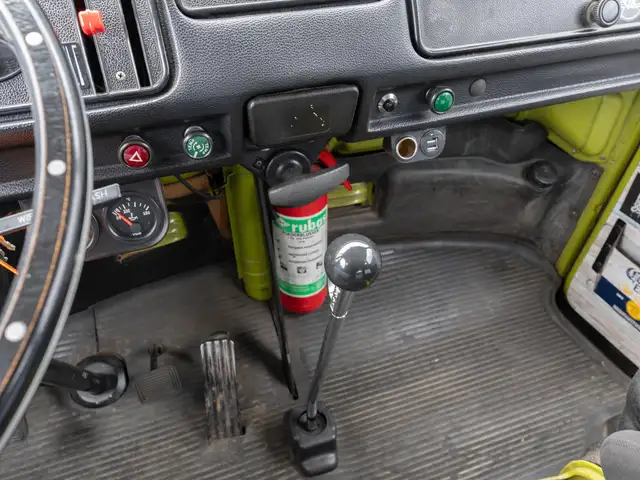 Volkswagen T2 view 20