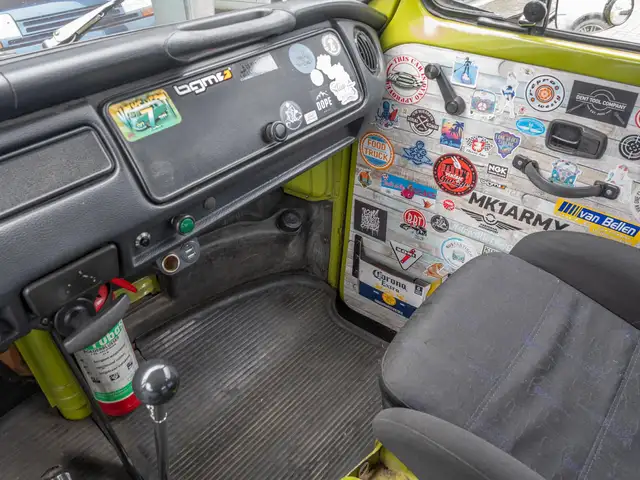 Volkswagen T2 view 19