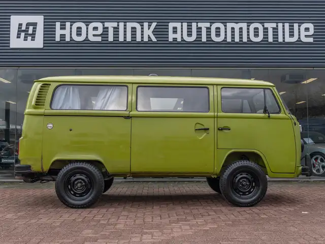 Volkswagen T2 view 11