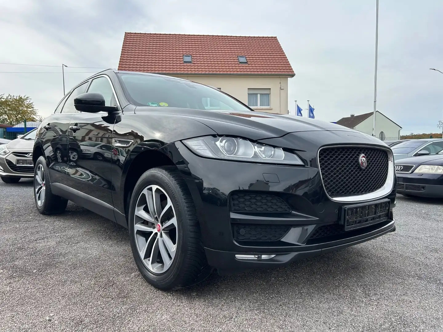 Jaguar F-Pace F-PACE Prestige AWD KAMERA + AHK + LEDER Schwarz - 1