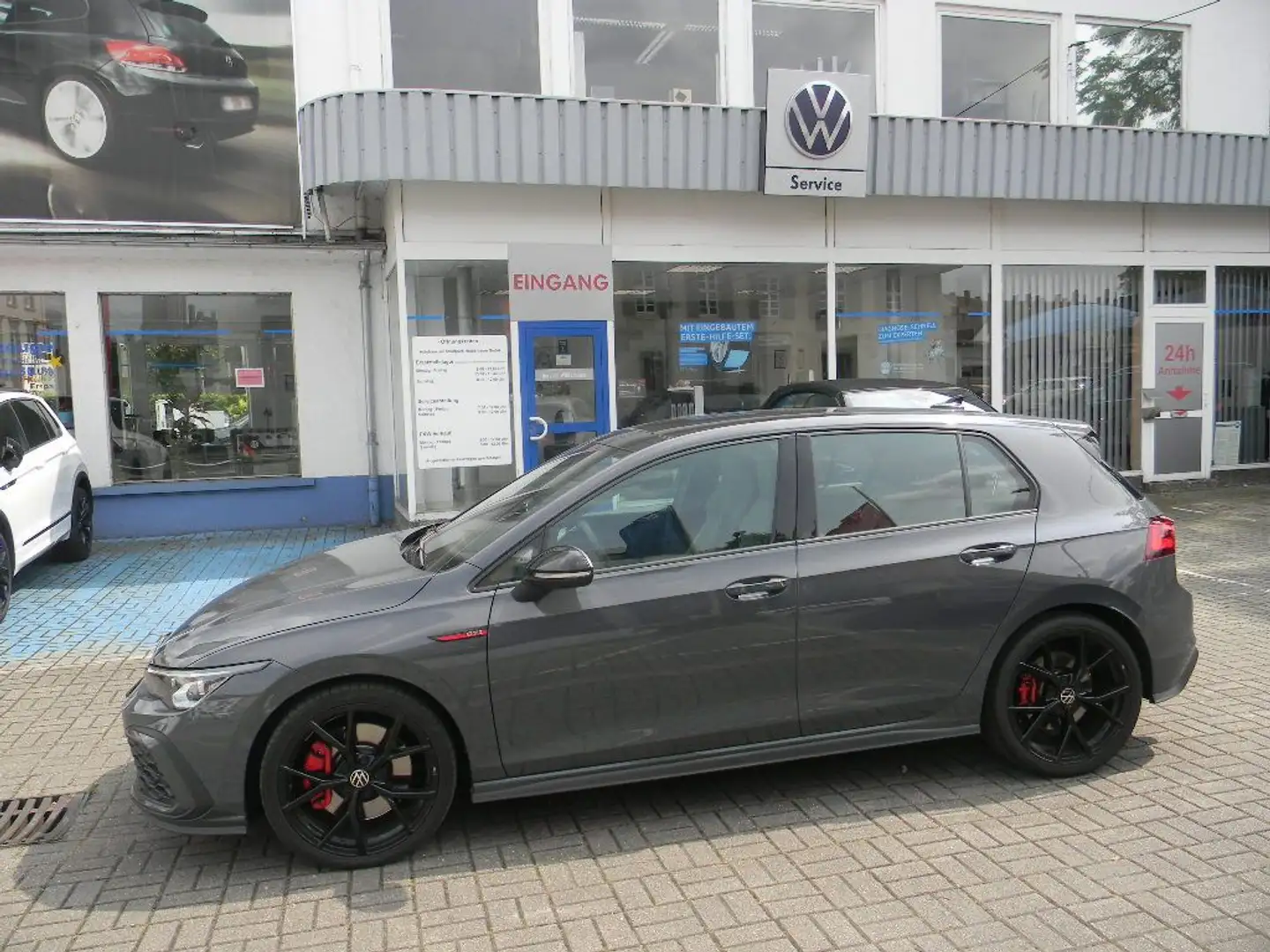 Volkswagen Golf VIII Lim. GTI Black Style 2,0 TSI DSG Pan Grau - 1