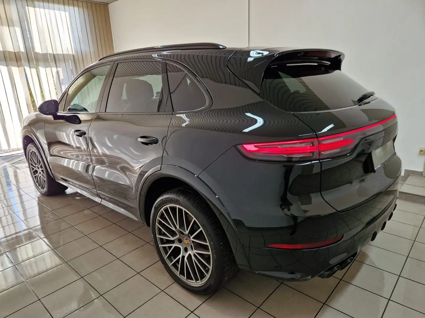 Porsche Cayenne Platinum Edition Sport Design SoftClose 21" AHK Fekete - 2