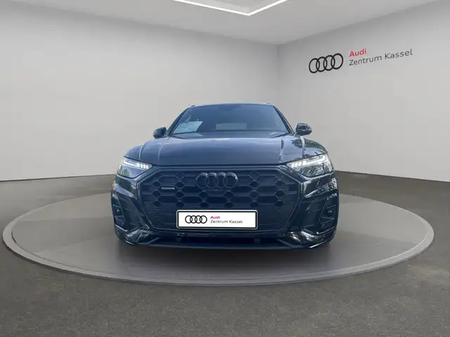 Audi Q5 view 10