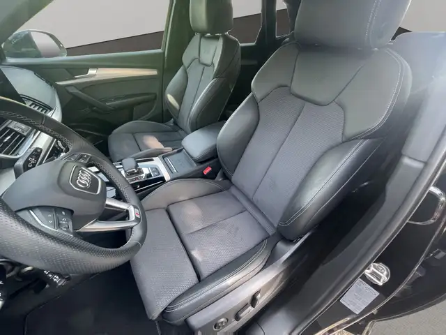 Audi Q5 view 11