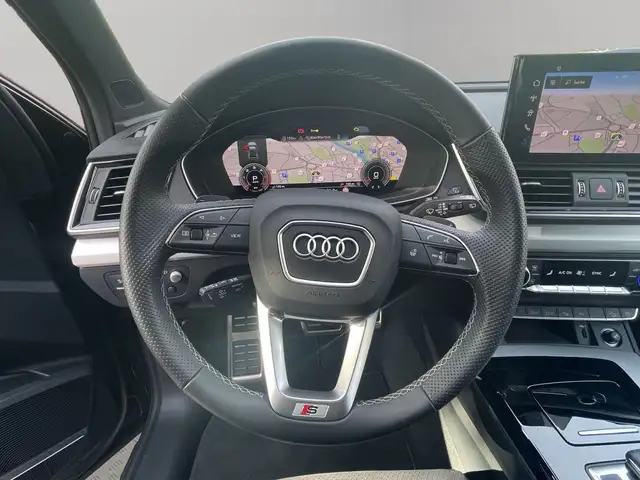 Audi Q5 view 12