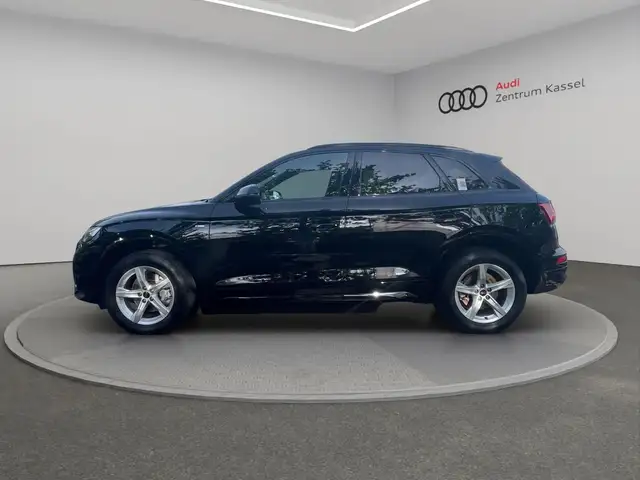 Audi Q5 view 4