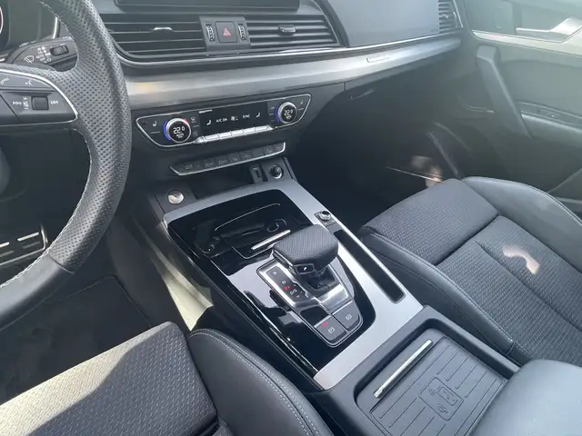 Audi Q5 view 15