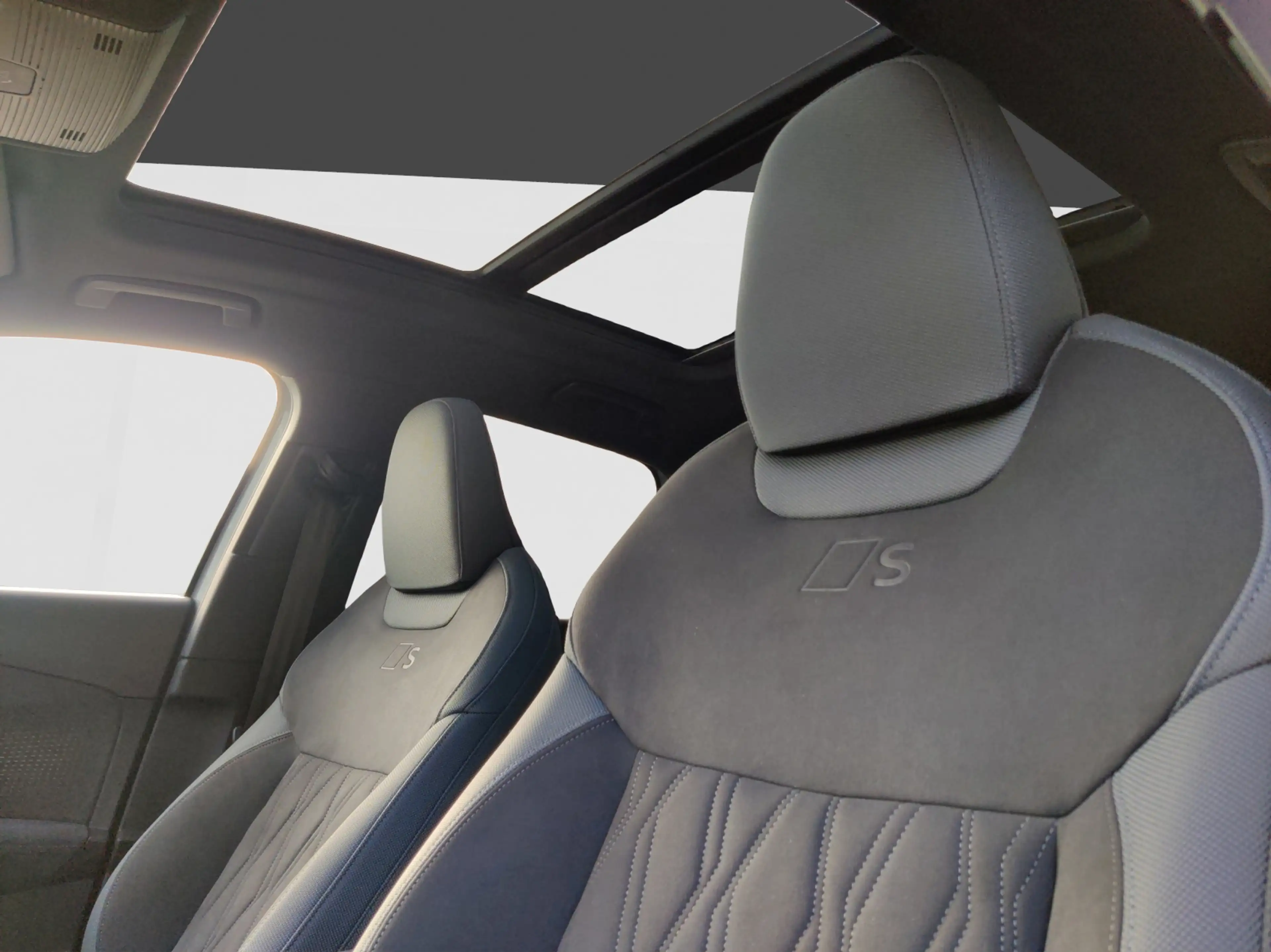 Audi Q3 SUV TFSI quattro 195 kW Matrix; Sonos; s Line — photo 15