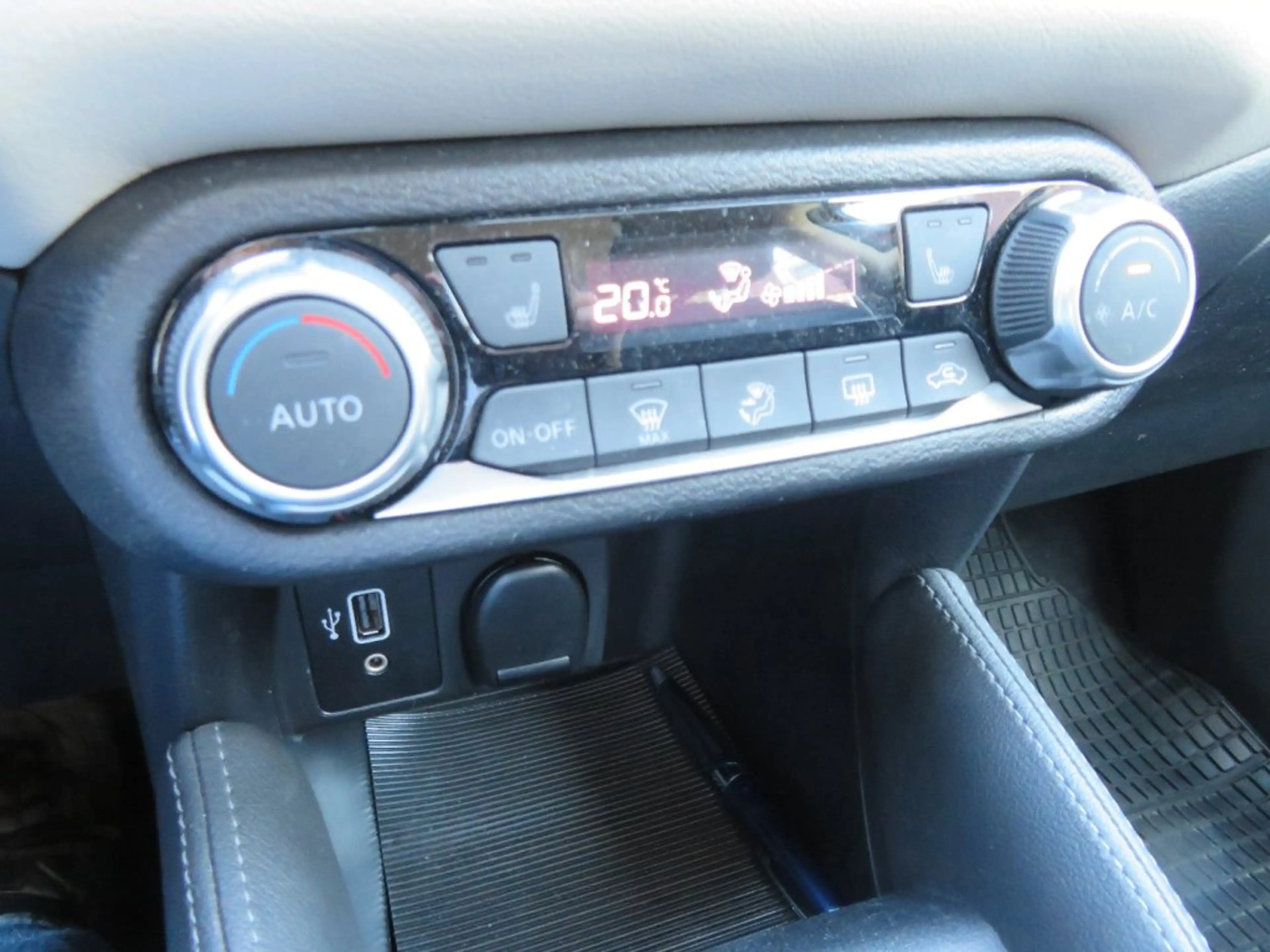 Nissan Micra IG-T N-Way — photo 7
