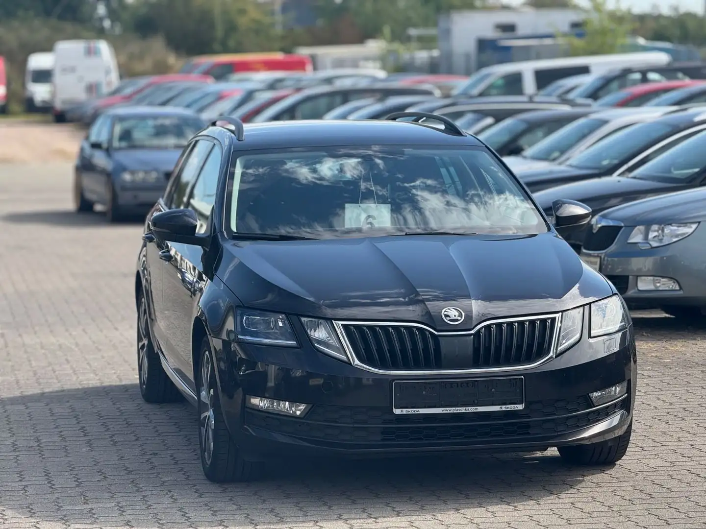 Skoda Octavia Combi Drive Schwarz - 2