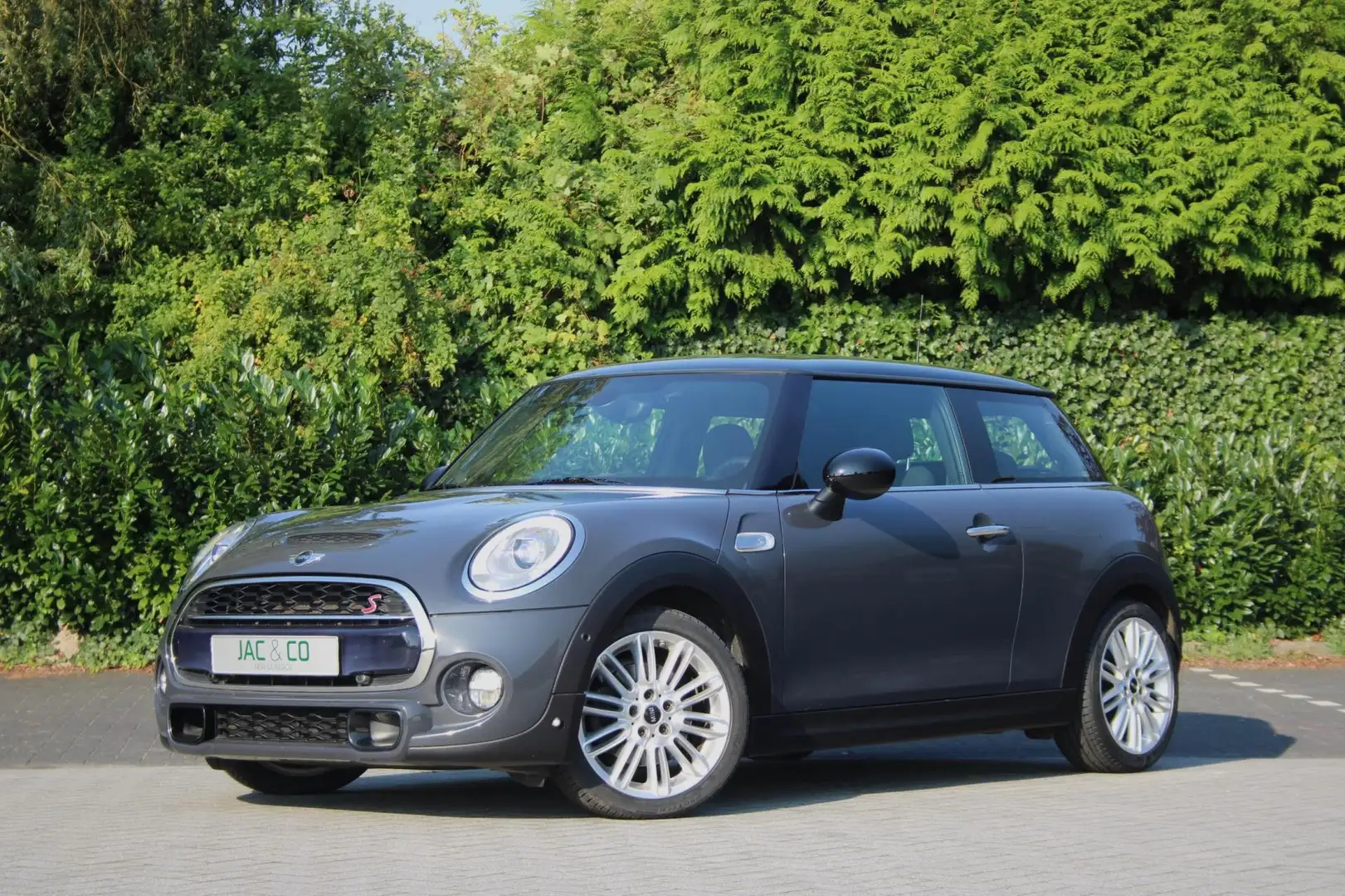 MINI Cooper S 2.0 Chili Serious Business NL Auto + NAP Automaat Grau - 2