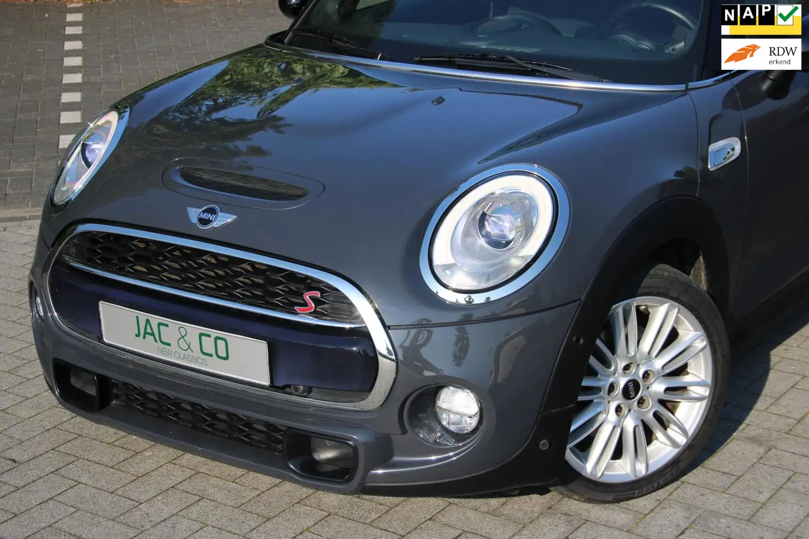 MINI Cooper S 2.0 Chili Serious Business NL Auto + NAP Automaat Grau - 1