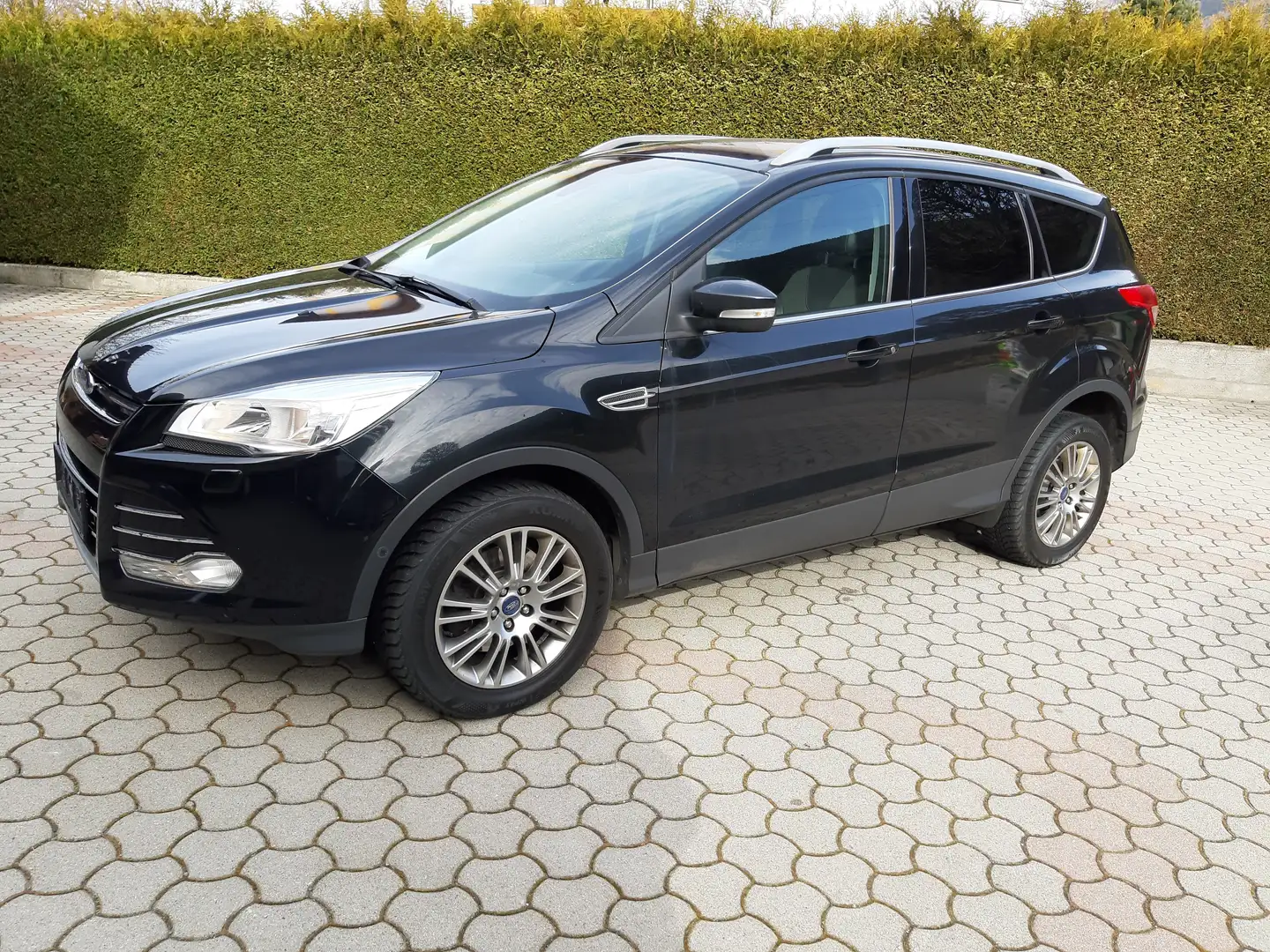 Ford Kuga Titanium   2,0 Diesel 4x4 Negro - 2