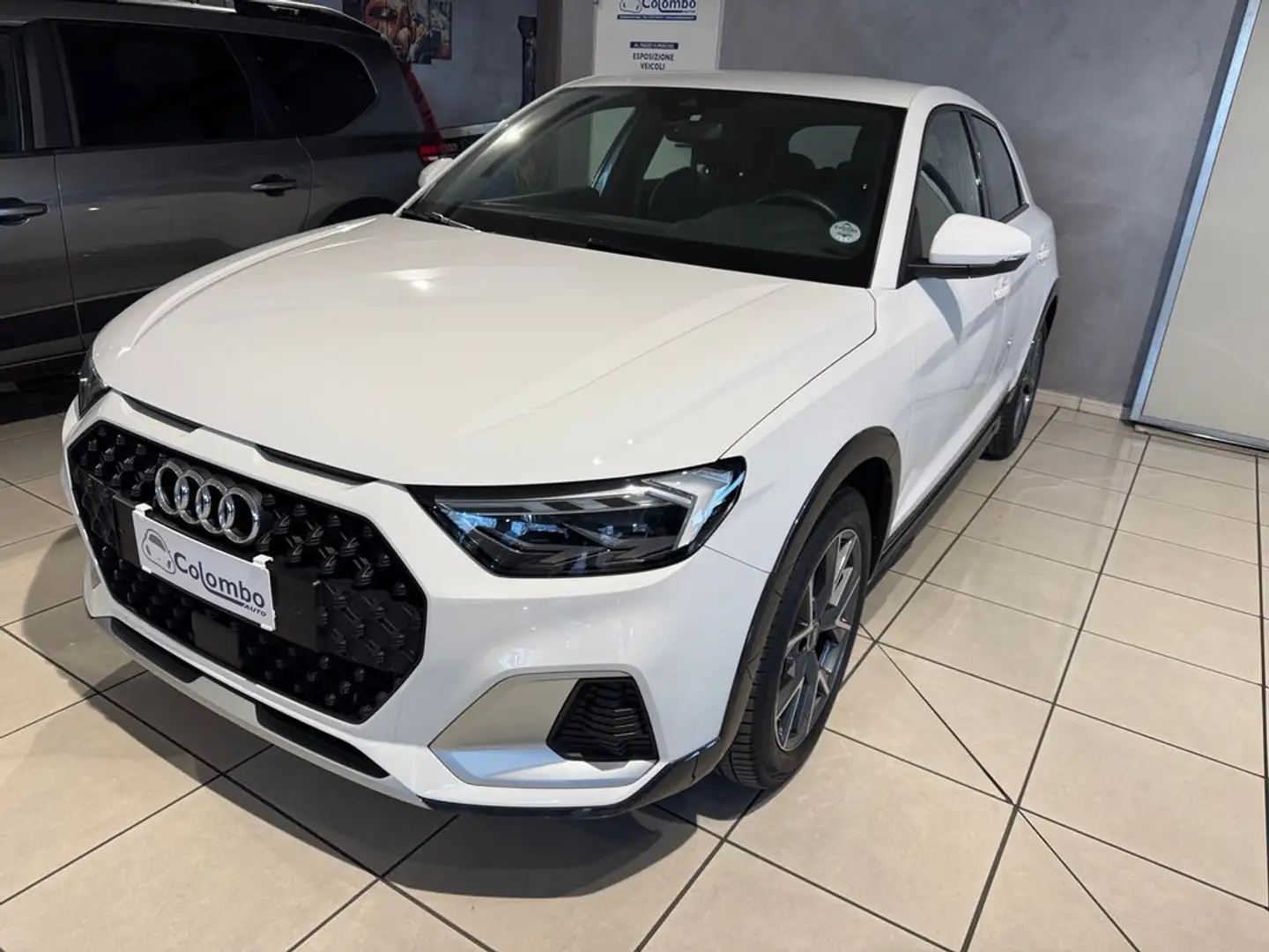Audi A1 Citycarver 30 1.0 tfsi Admir S-line 110cv s-tronic Bianco - 1