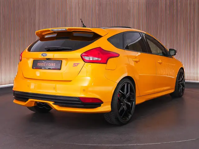 Ford Focus view 2