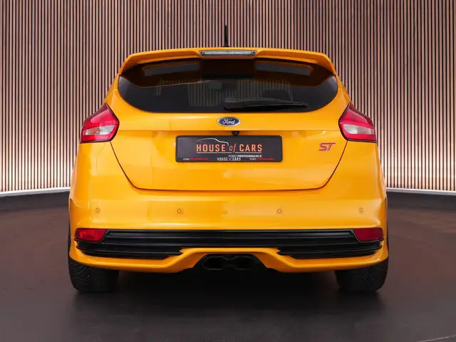 Ford Focus view 12