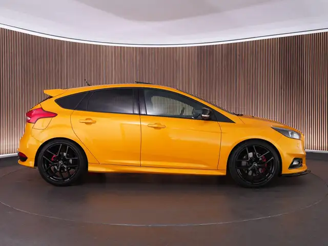 Ford Focus view 6