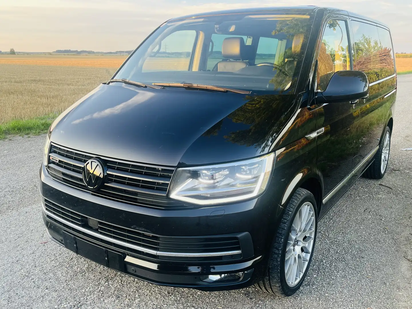Volkswagen T6 Multivan Highline 2,0 TDI 4Motion BMT DSG Schwarz - 2