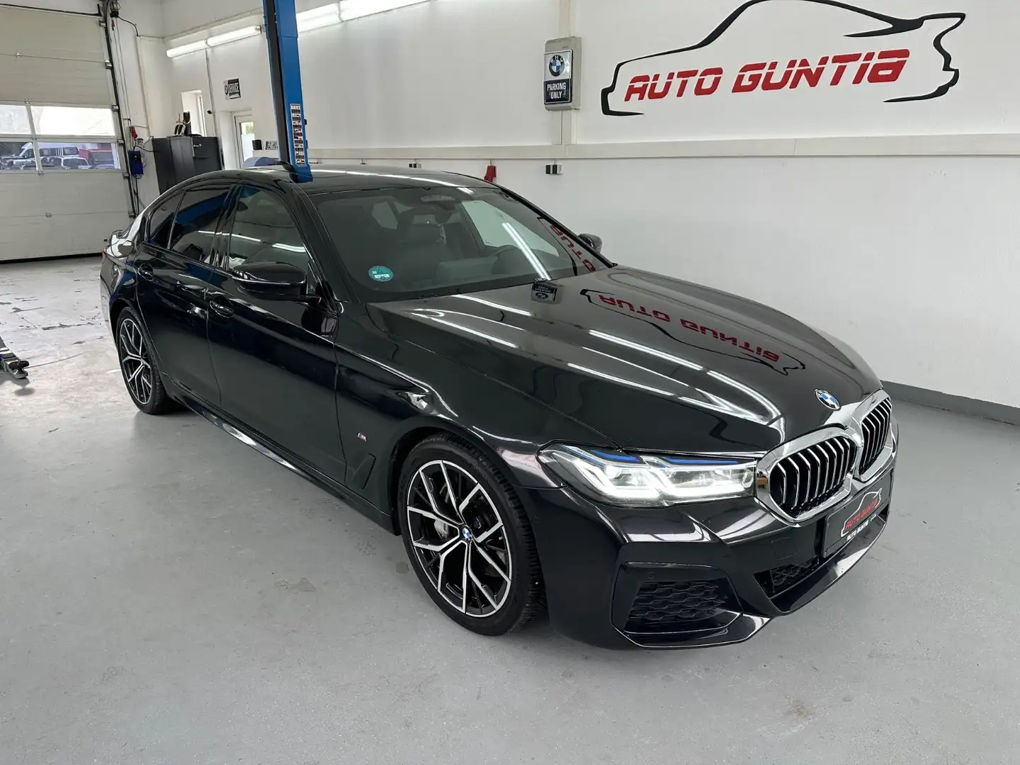 BMW 530 d M Sport*Laser*KomfSitze*HUD* Schwarz - 2