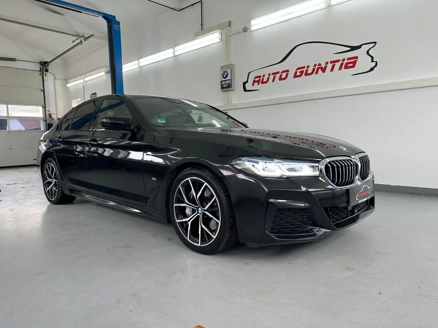 BMW 530 d M Sport*Laser*KomfSitze*HUD* Schwarz - 1